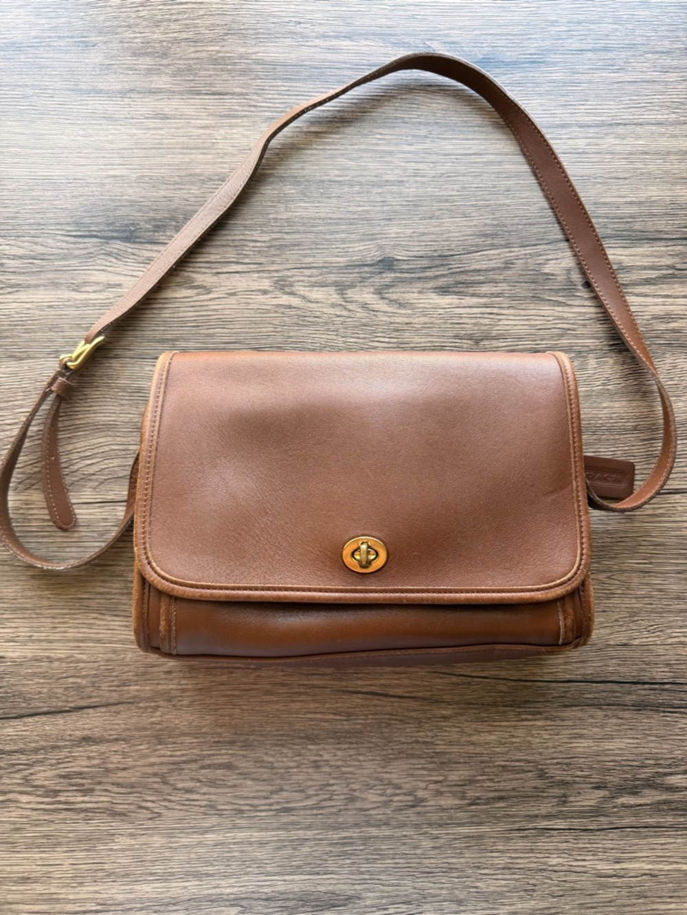 90s fashion COACH Leather Shoulder Purse tan color